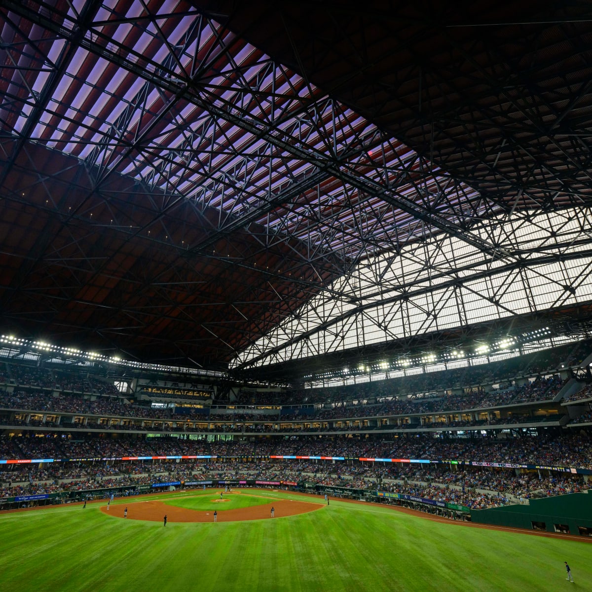 Will Globe Life Field roof be open for Game 3 of AL Division