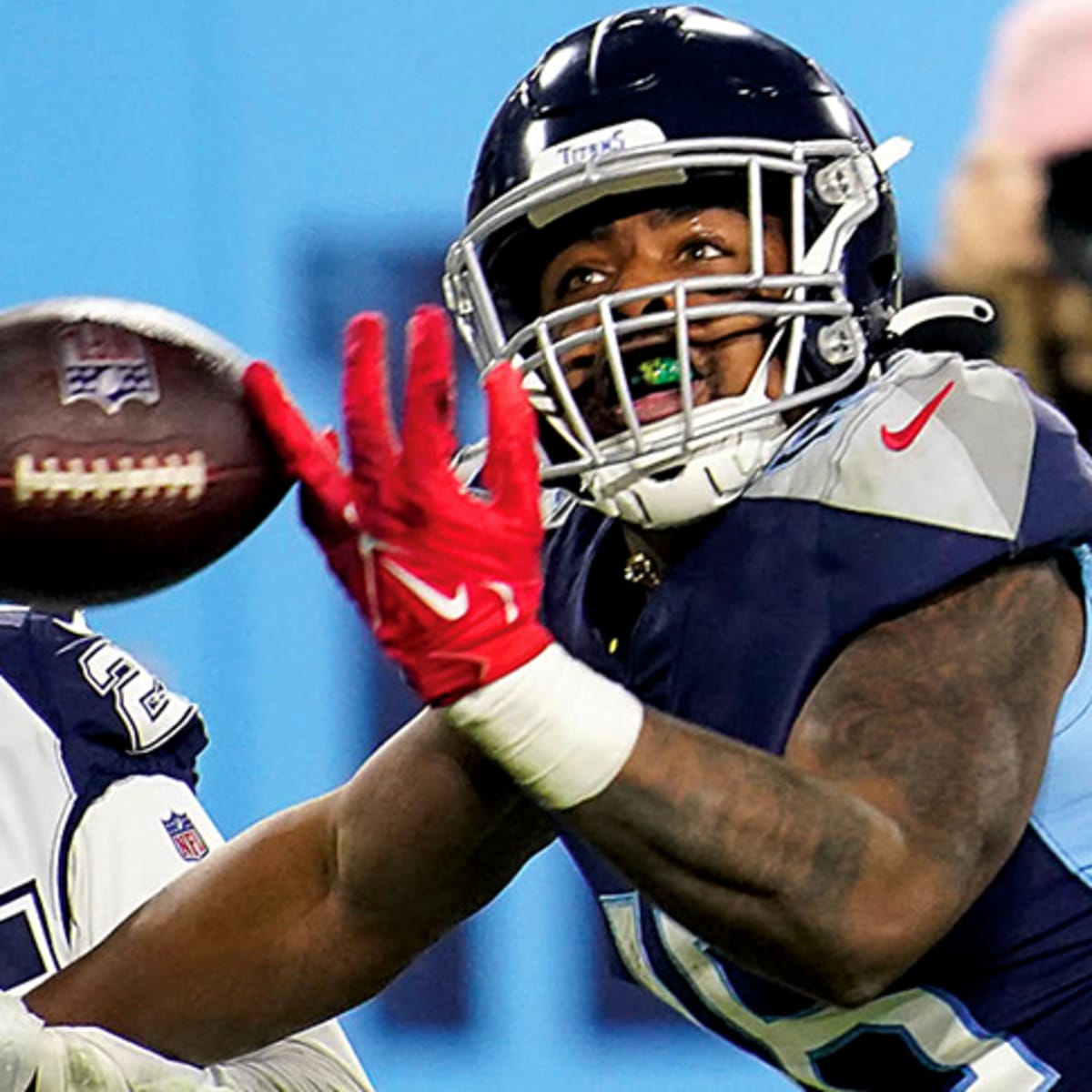 Tennessee Titans WR Treylon Burks' First TD Catch Ends With Injury - Sports  Illustrated Tennessee Titans News, Analysis and More