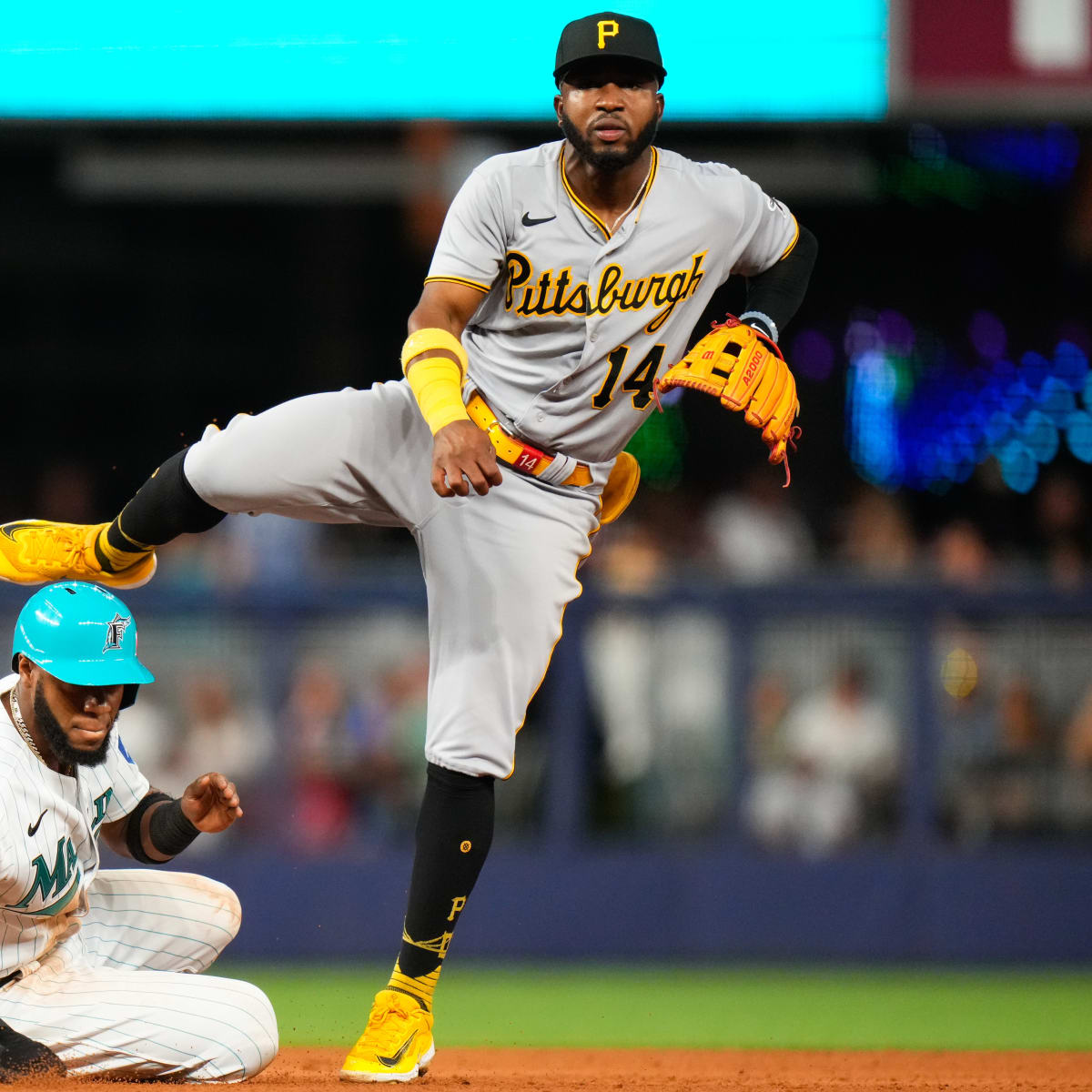 Reports: Pirates finalizing deal to trade INF Rodolfo Castro to Phillies