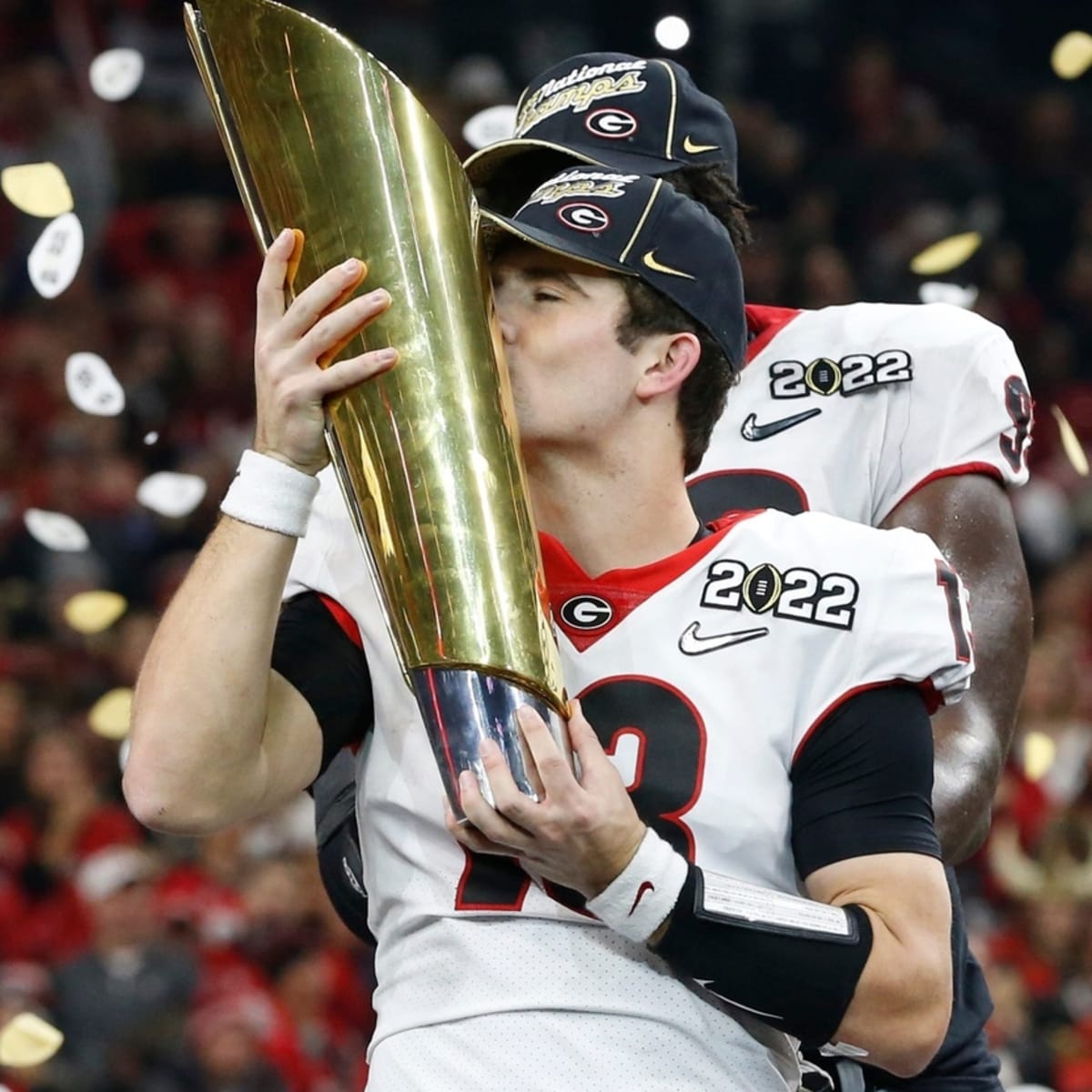 Georgia Bulldogs win first college football national title since 1980, beat  defending champs Alabama 33-18 - CBS News