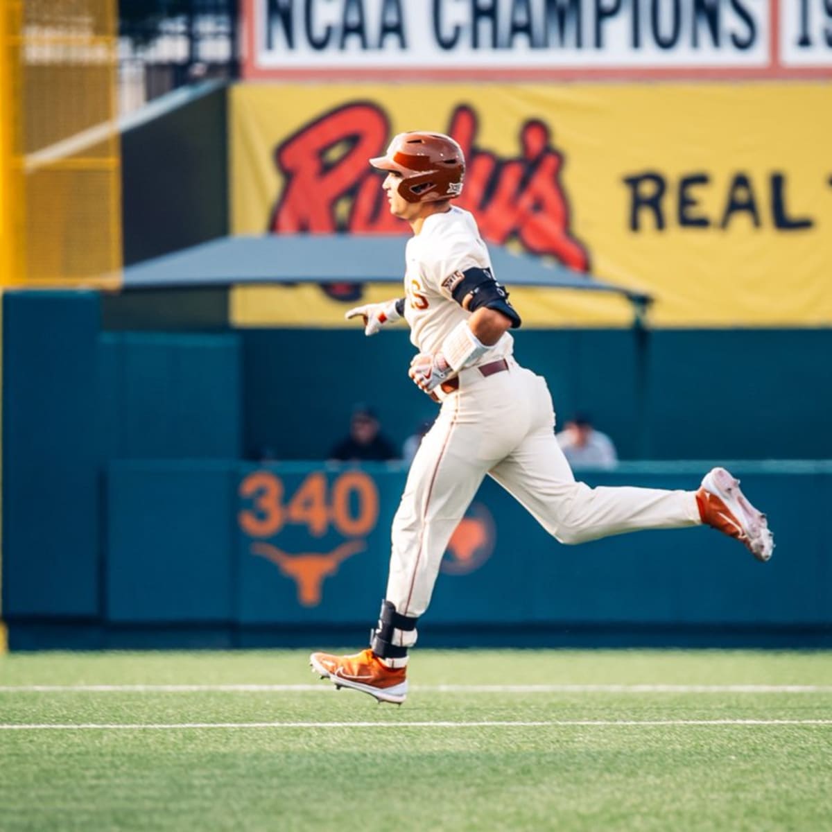 Texas Longhorns softball: Walk-off win clinches series vs. Kansas