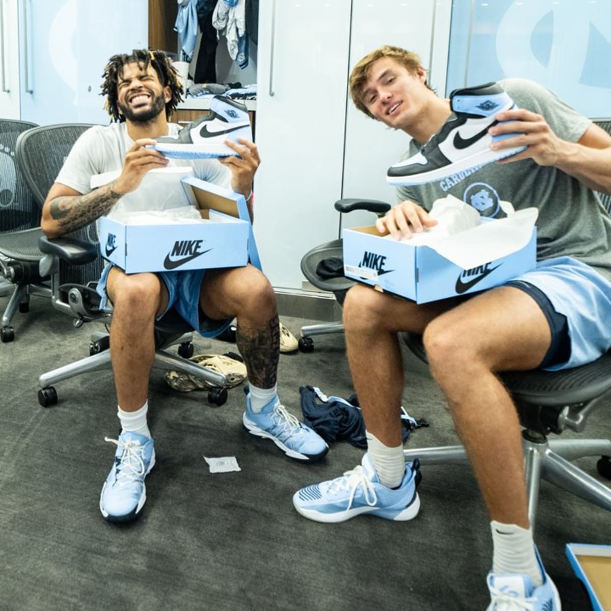 Anyone else having issue with the Jordan UNC jersey not showing