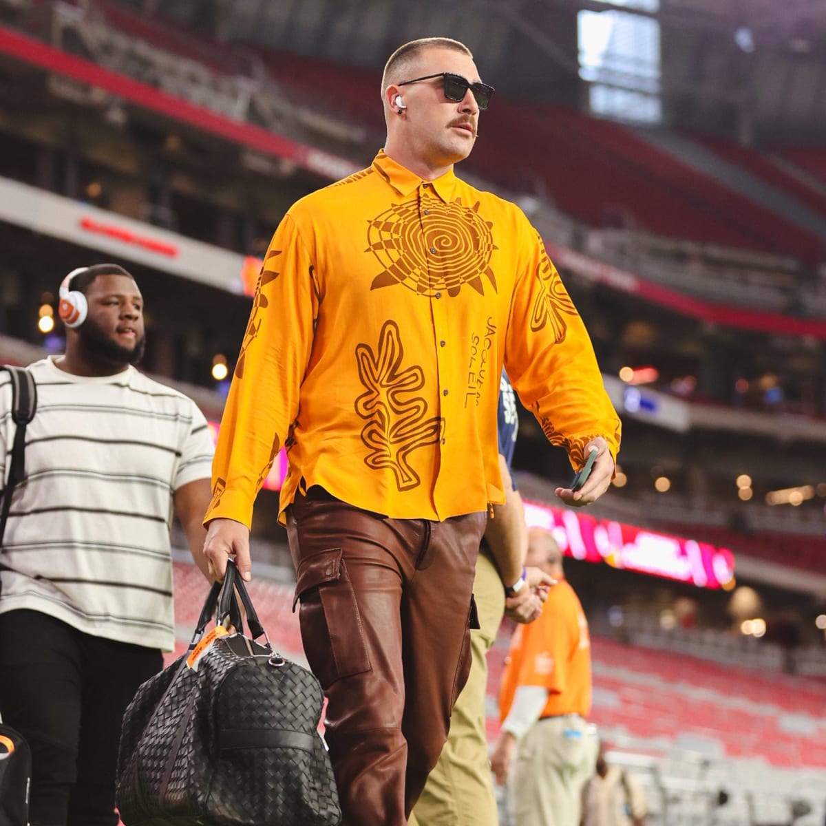 Travis Kelce Super Bowl Arrival Outfit - Image to u