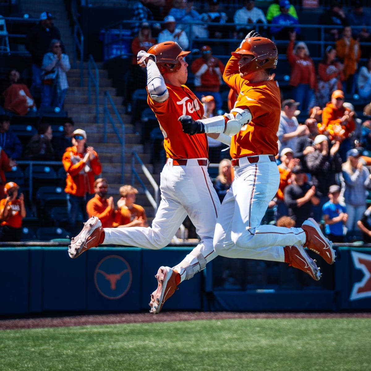 Texas Longhorns baseball: 10 straight wins after sweep of New Orleans