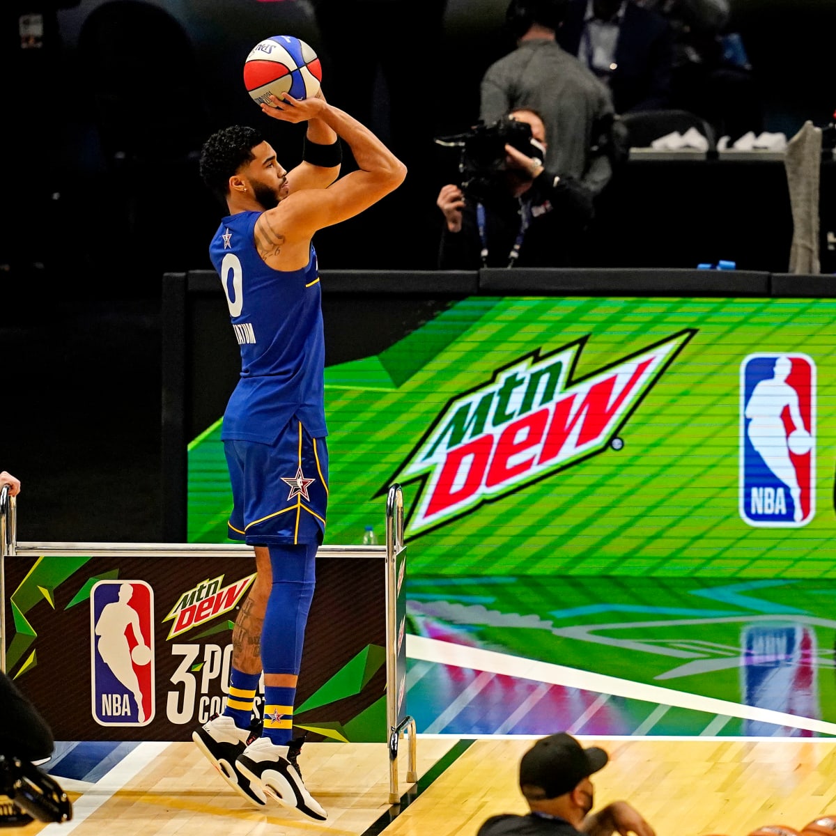 Watch: Trae Young drains halfcourt buzzer beater in NBA All-Star