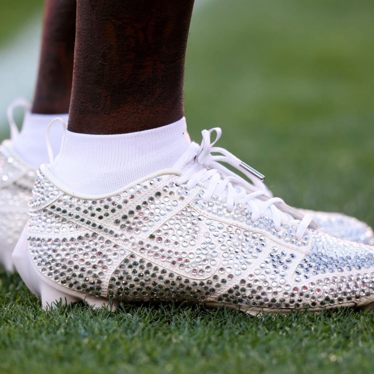 Deebo Samuel Wears Crystal-Covered Nike Dunk Low Cleats - Sports