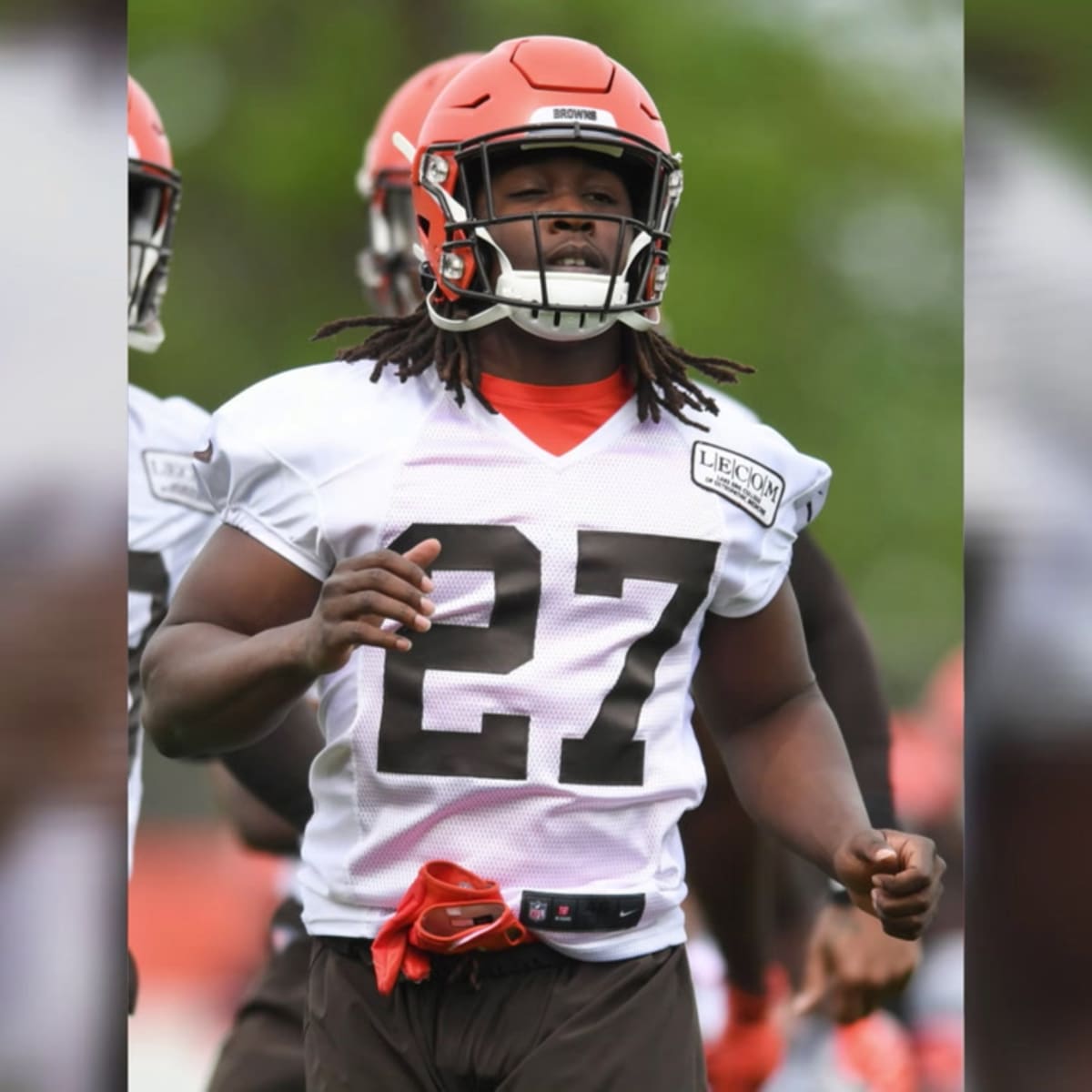 Running back Kareem Hunt signs second-round restricted free agent tender  with Browns