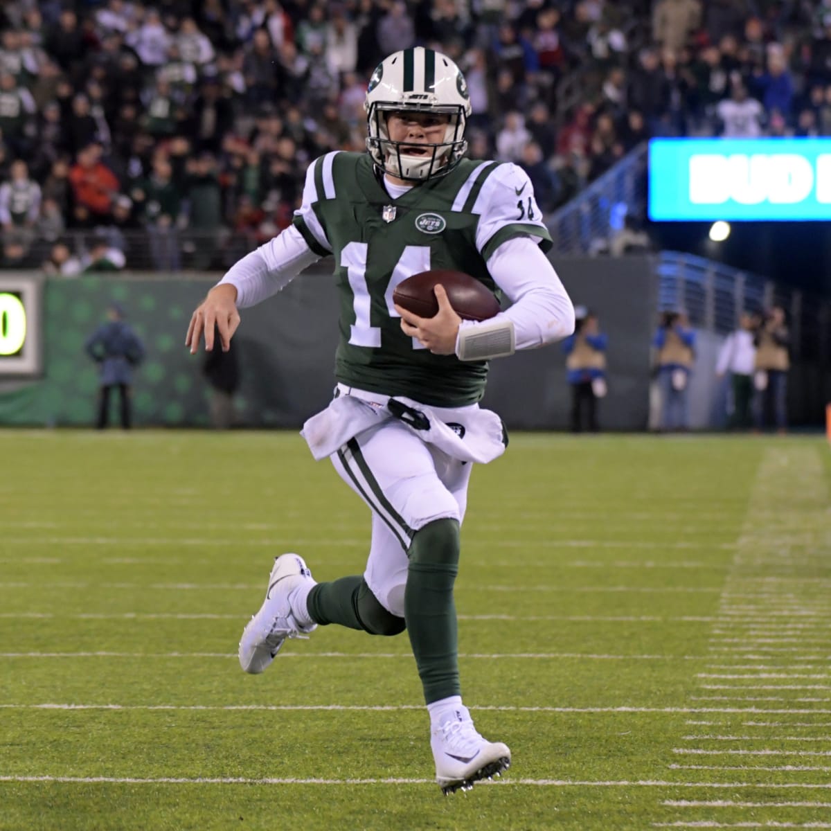 New York Jets QB Sam Darnold is demonstrating offseason leadership