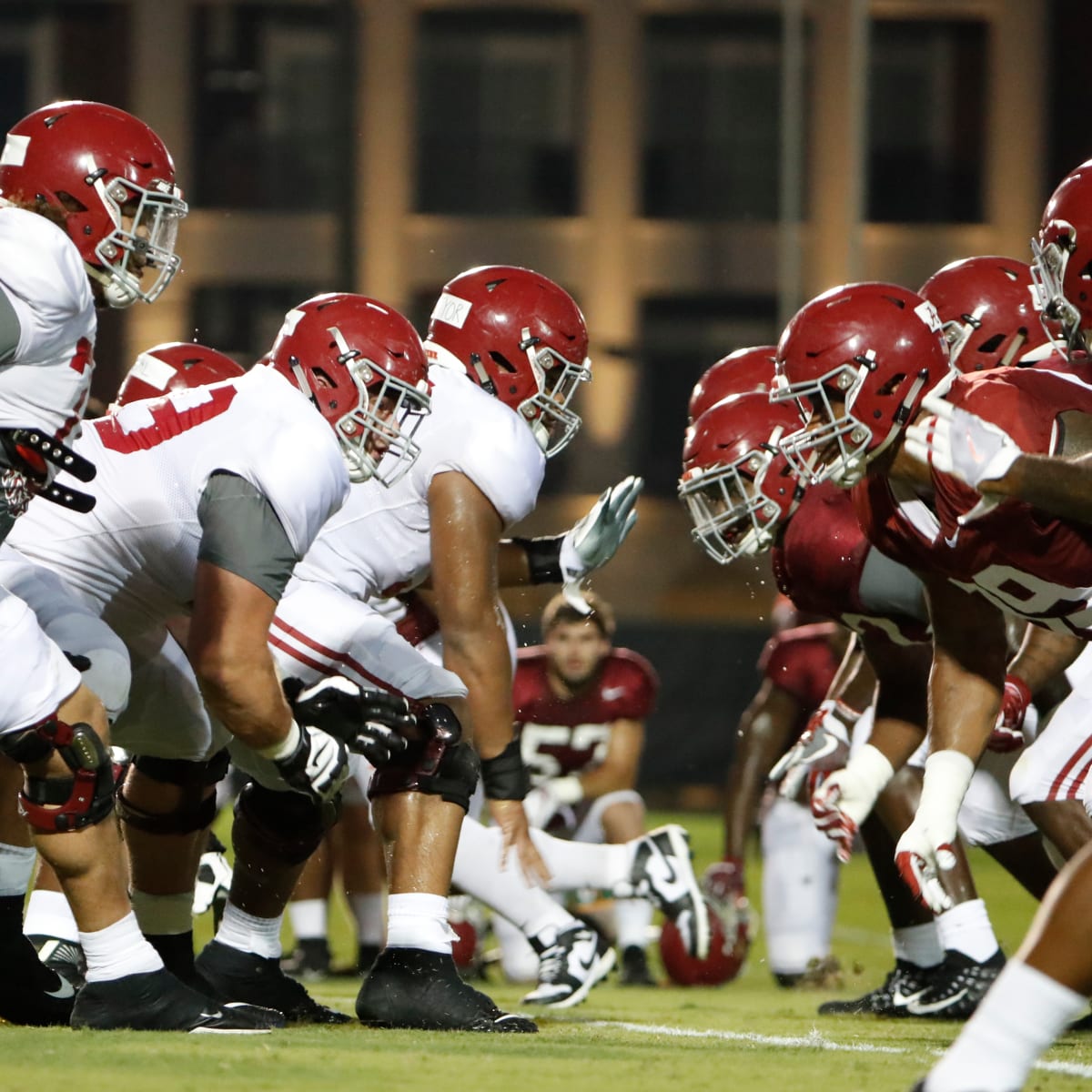 Alabama football LT Evan Neal shows out in weight room - Roll