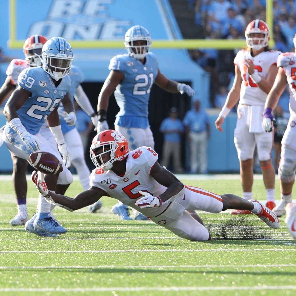 Clemson Football: Travis Etienne joins the recruiting of Tee Higgins