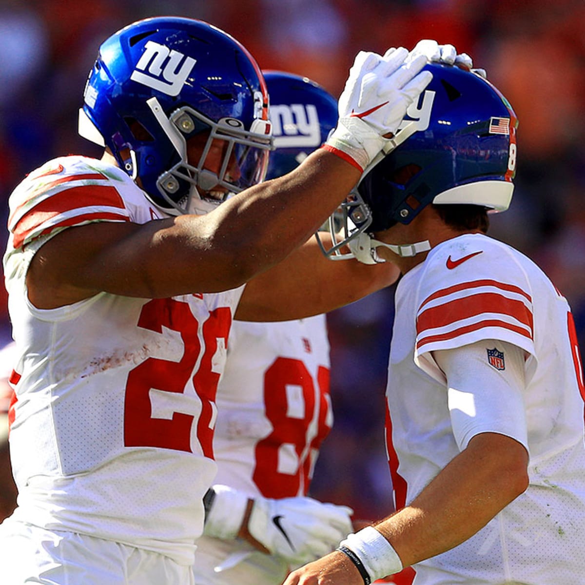 Saquon Barkley leads Giants past Bears despite QB injuries