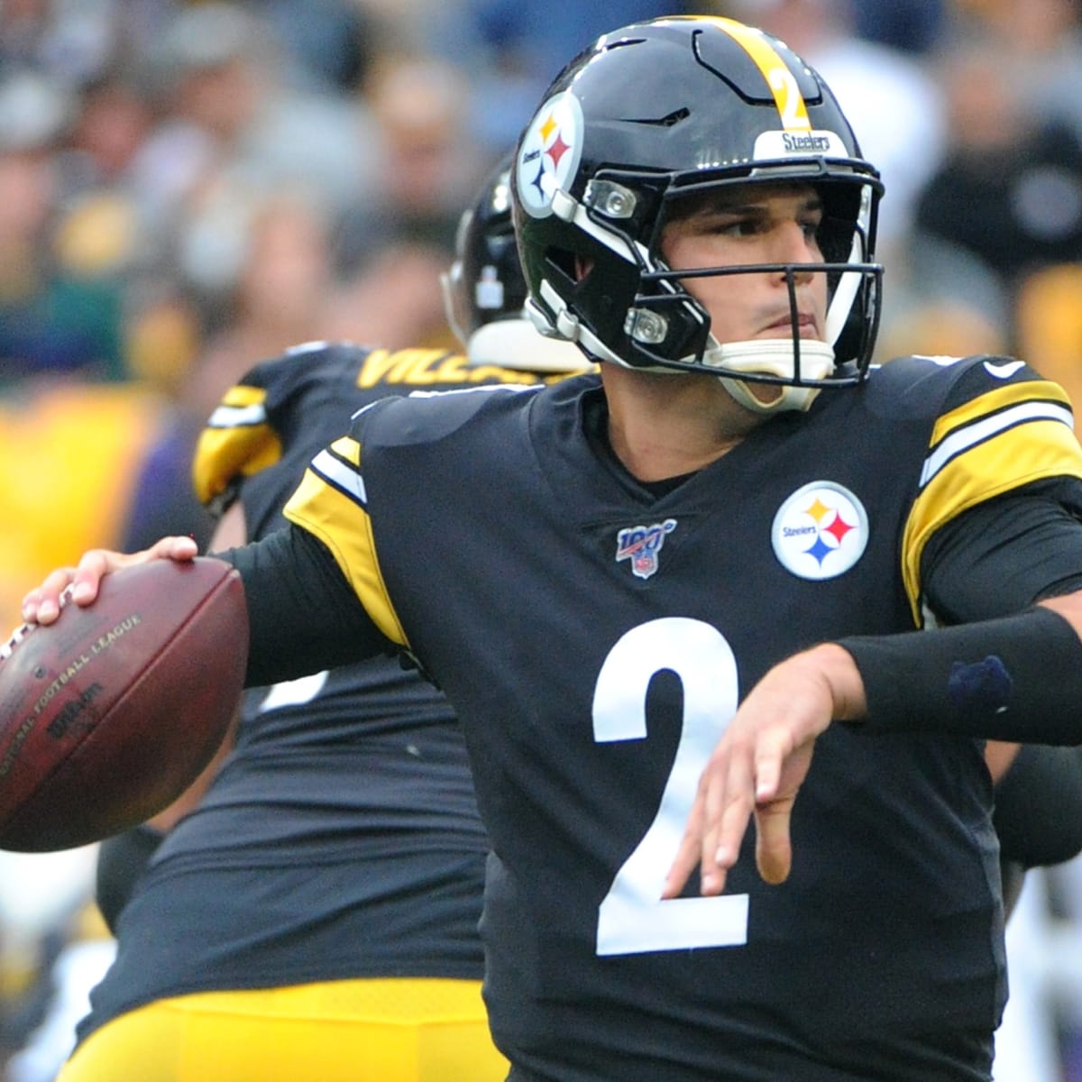 Mason Rudolph of the Pittsburgh Steelers attempts to recover a