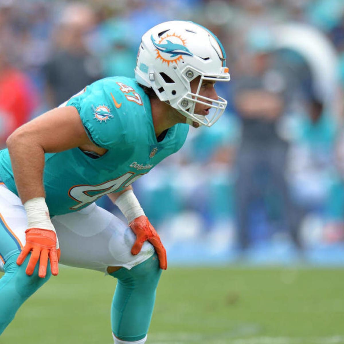 Dolphins: Kiko Alonso hangs out on wrong sideline after tackle