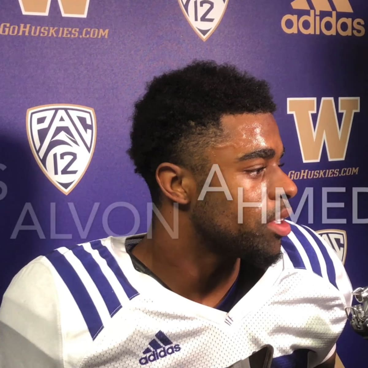 Husky RB Salvon Ahmed: “I'm never looking for my own stats.” - Sports  Illustrated Washington Huskies News, Analysis and More