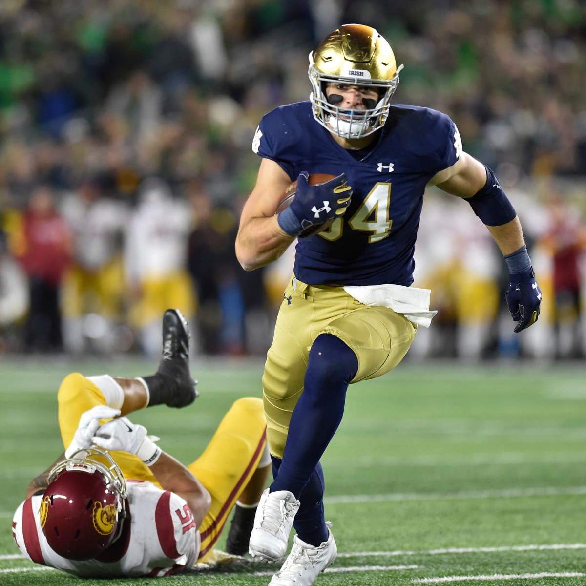 Notre Dame TE Cole Kmet Breaks Collarbone In Practice //