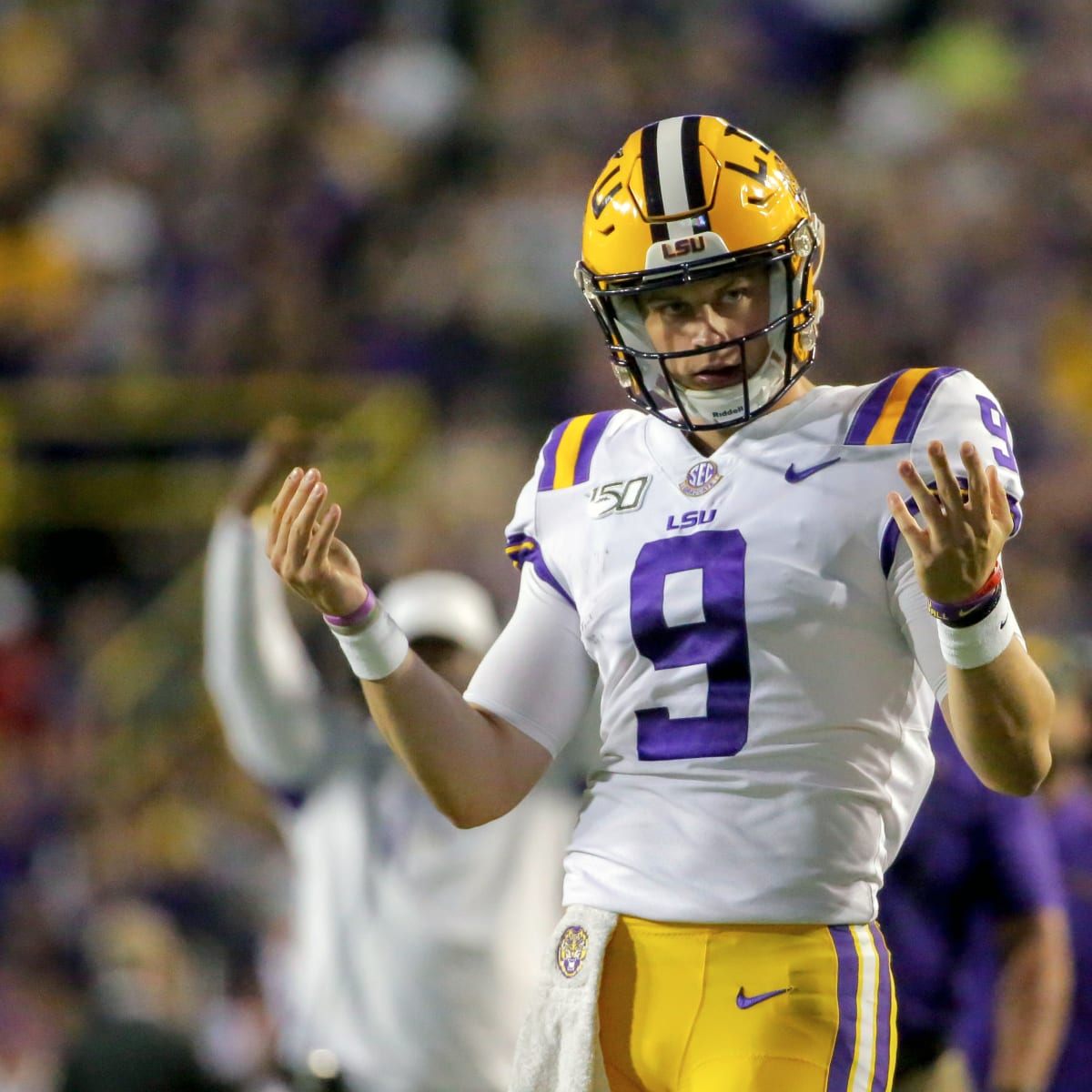 LSU quarterback Joe Burrow breaks Colt Brennan's single-season