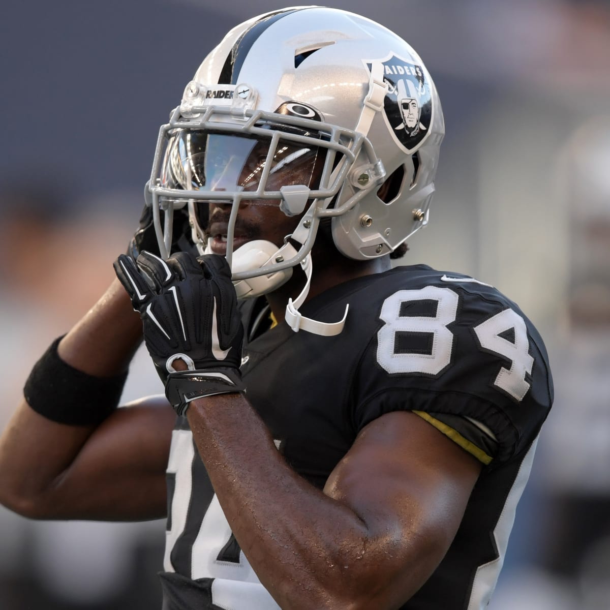 Raiders release Antonio Brown, who signs with Patriots - Los