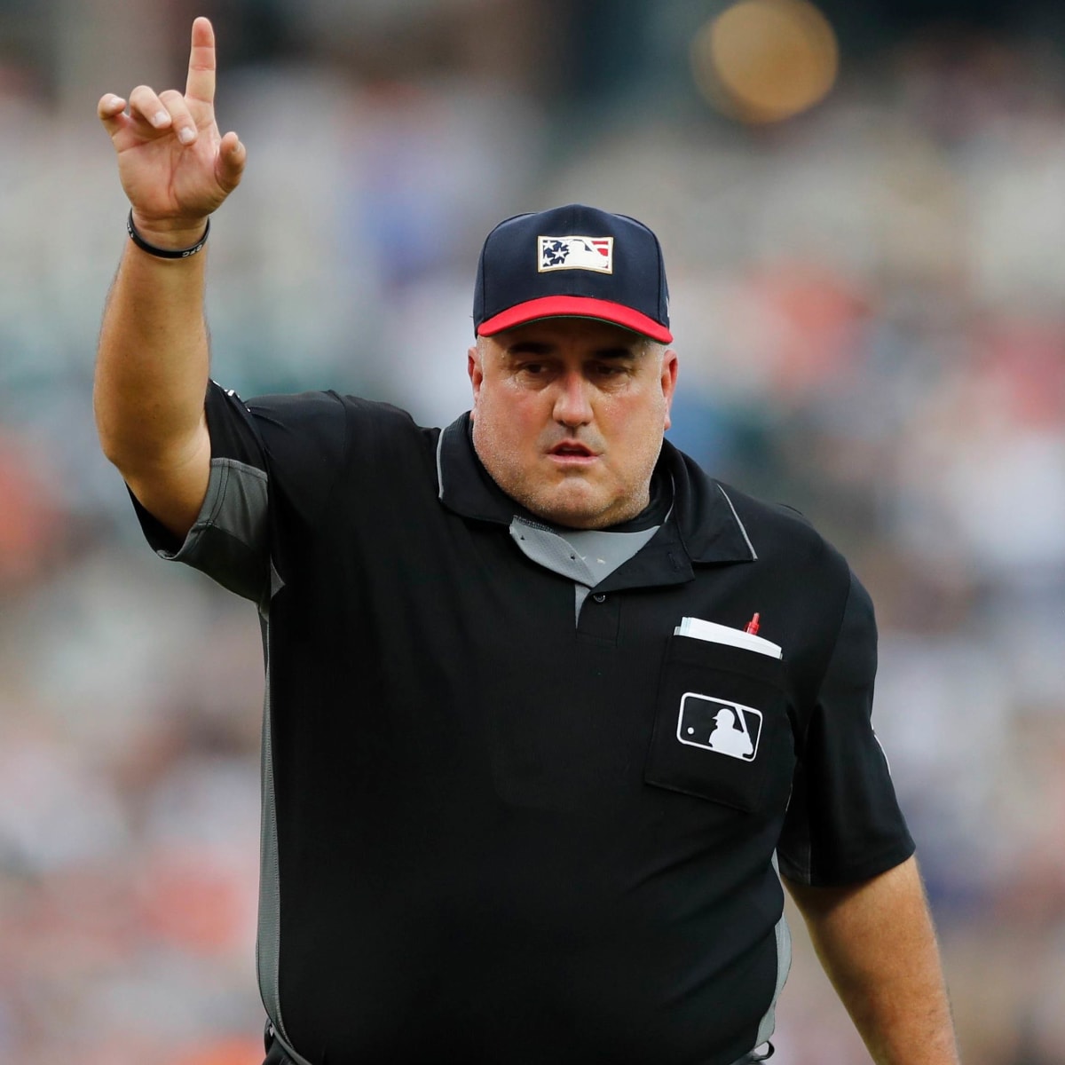 Umpires to honor Iowa native Eric Cooper at MLB Field of Dreams game