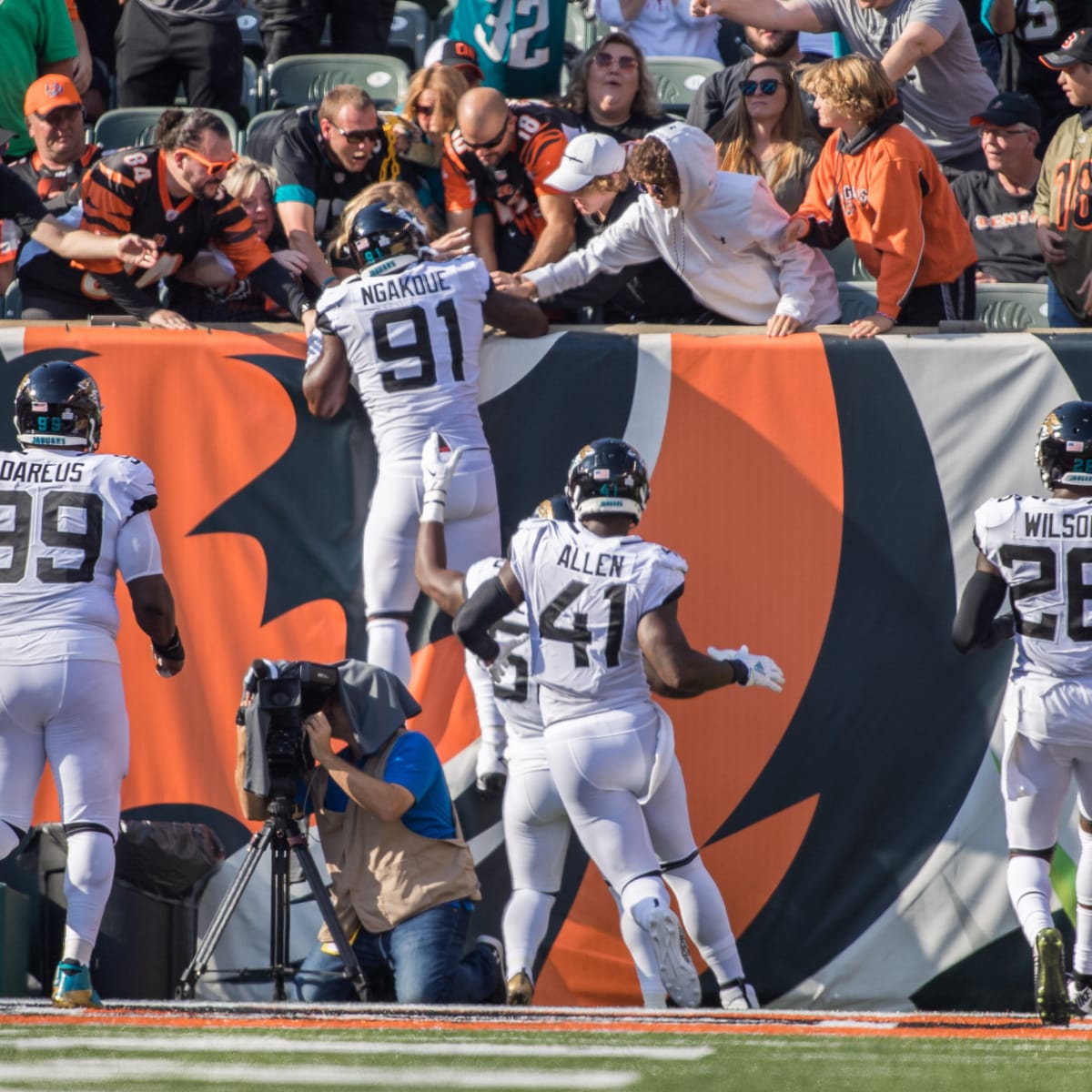 Bengals score 27 straight points for 27-17 win over Dolphins