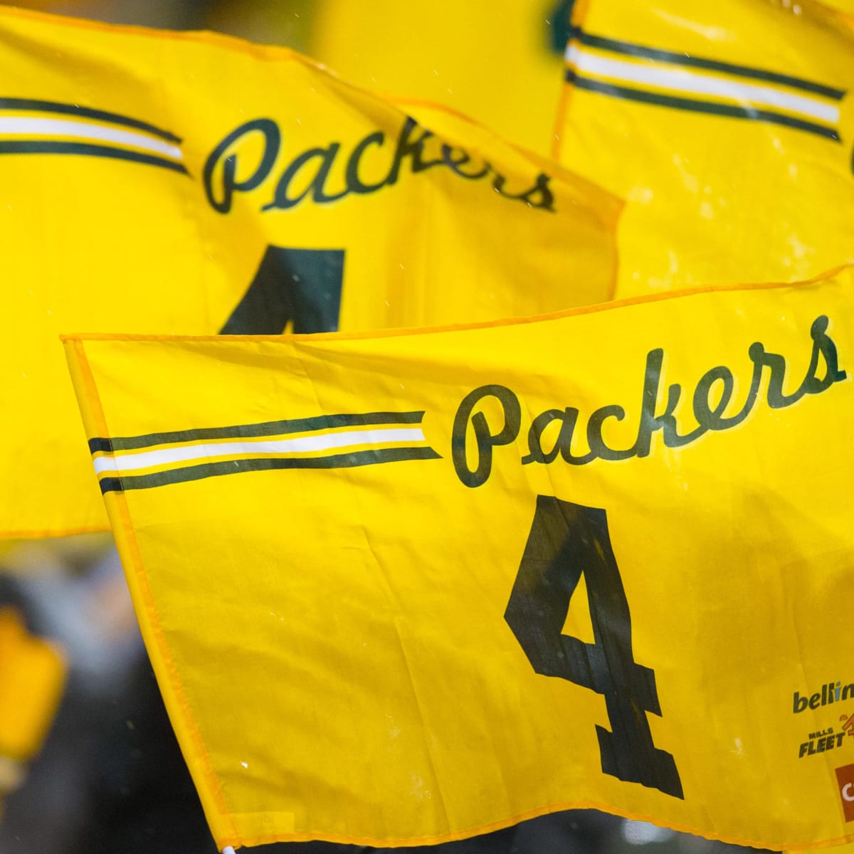 Packers Get First Victory Over Viking Brett Favre With 28-24