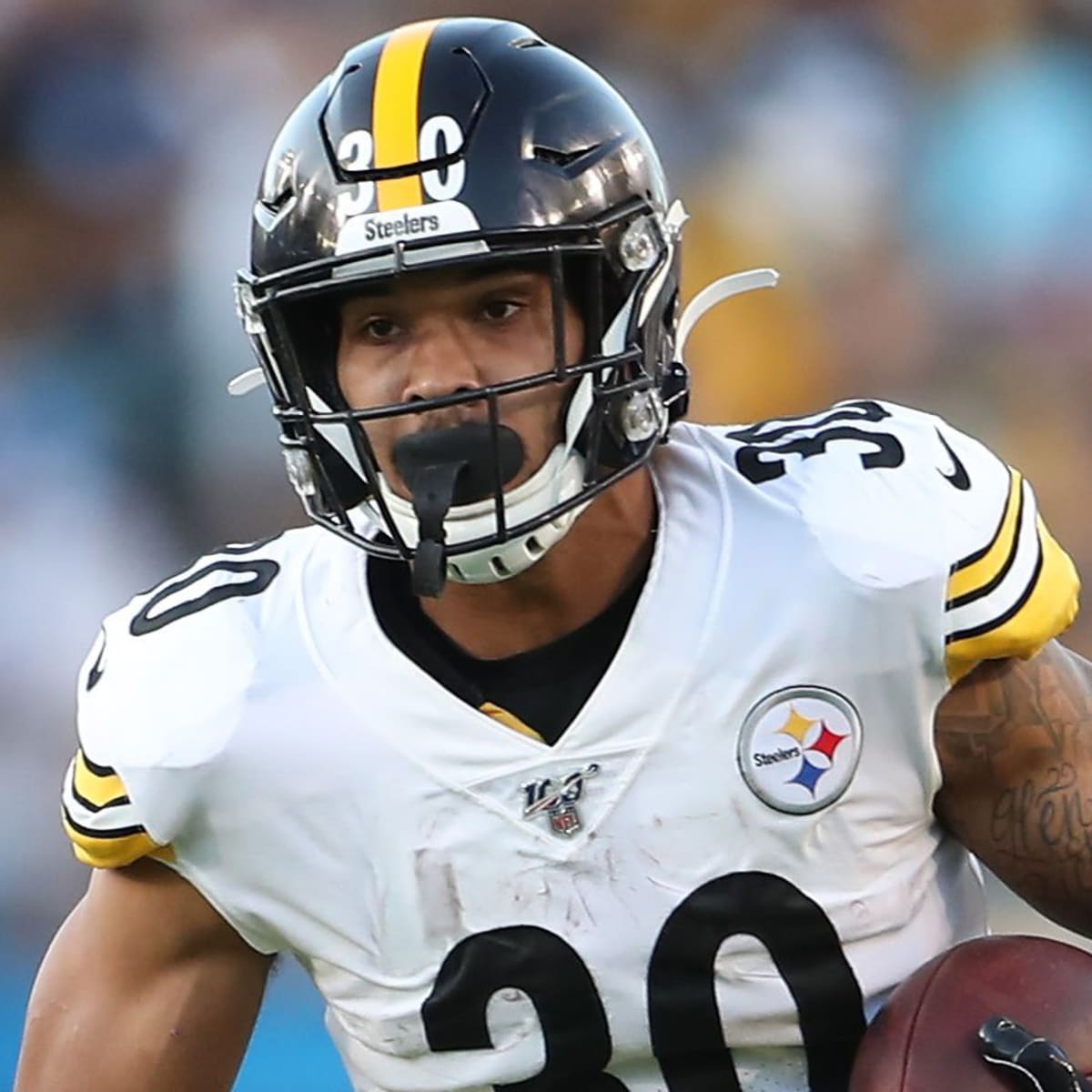 James Conner Stays in Arizona to Lead Backfield, Fantasy Football Impact