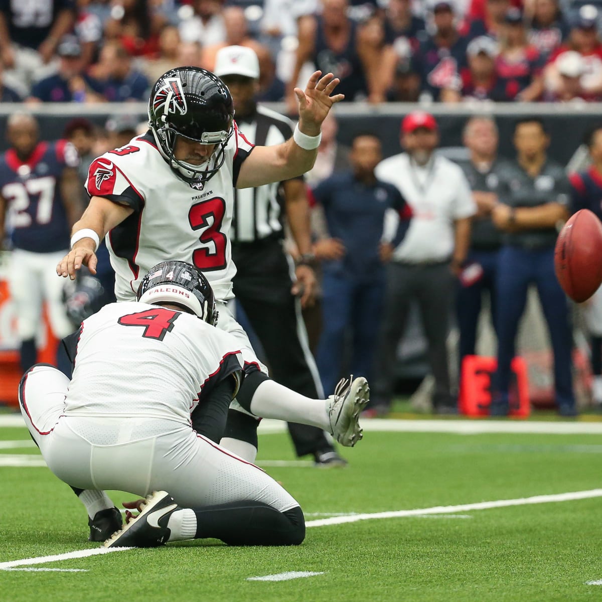 Cardinals beat Falcons 34-33 after Bryant's extra point miss