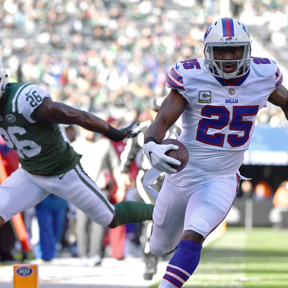 Tampa Buccaneers sign LeSean McCoy to one-year deal