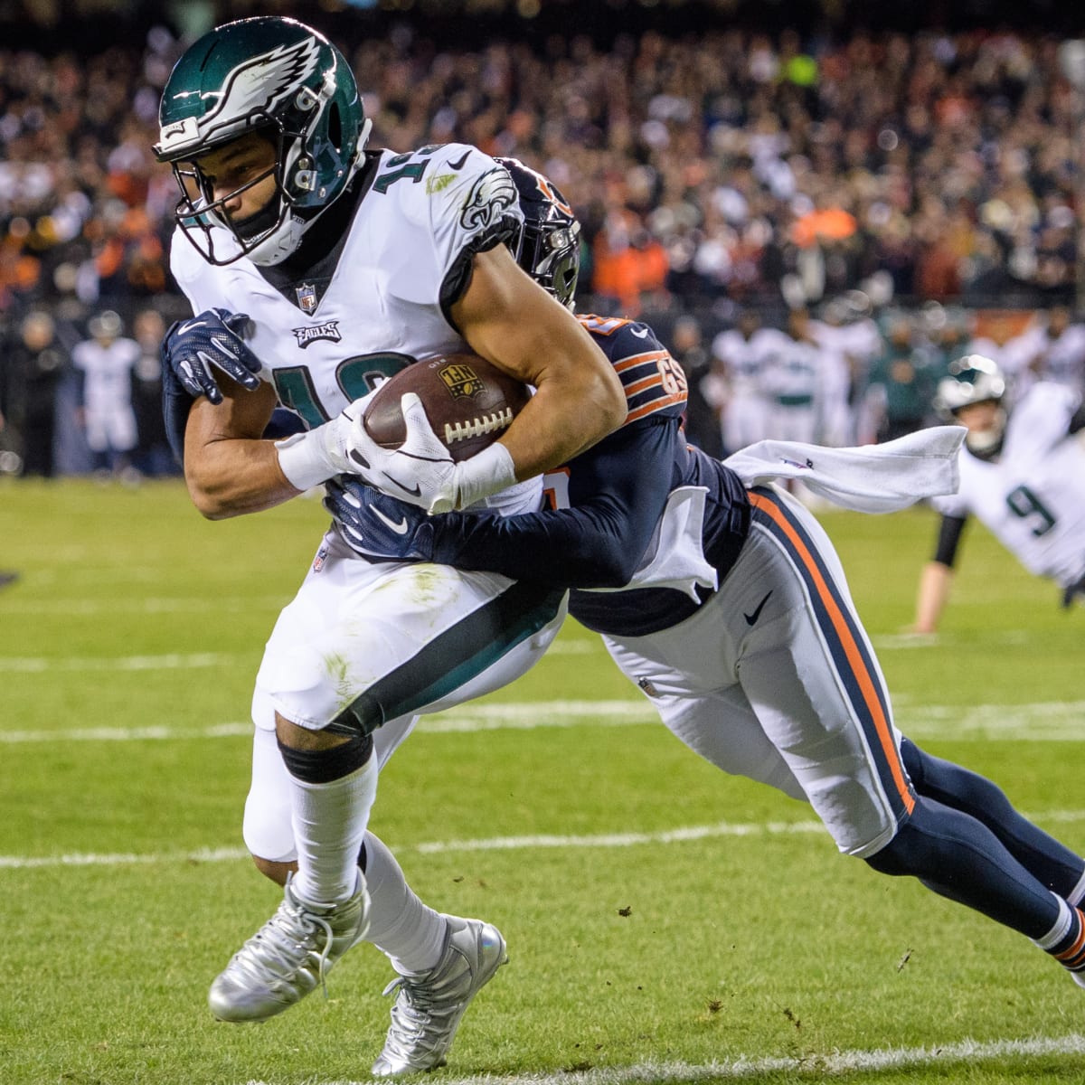 Nick Foles leads Eagles to 16-15 upset of Bears in NFL playoffs