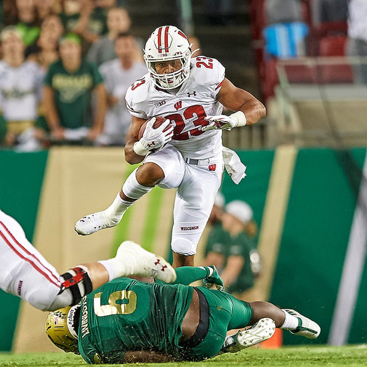 Jonathan Taylor, Wisconsin track star? Badgers RB off and running