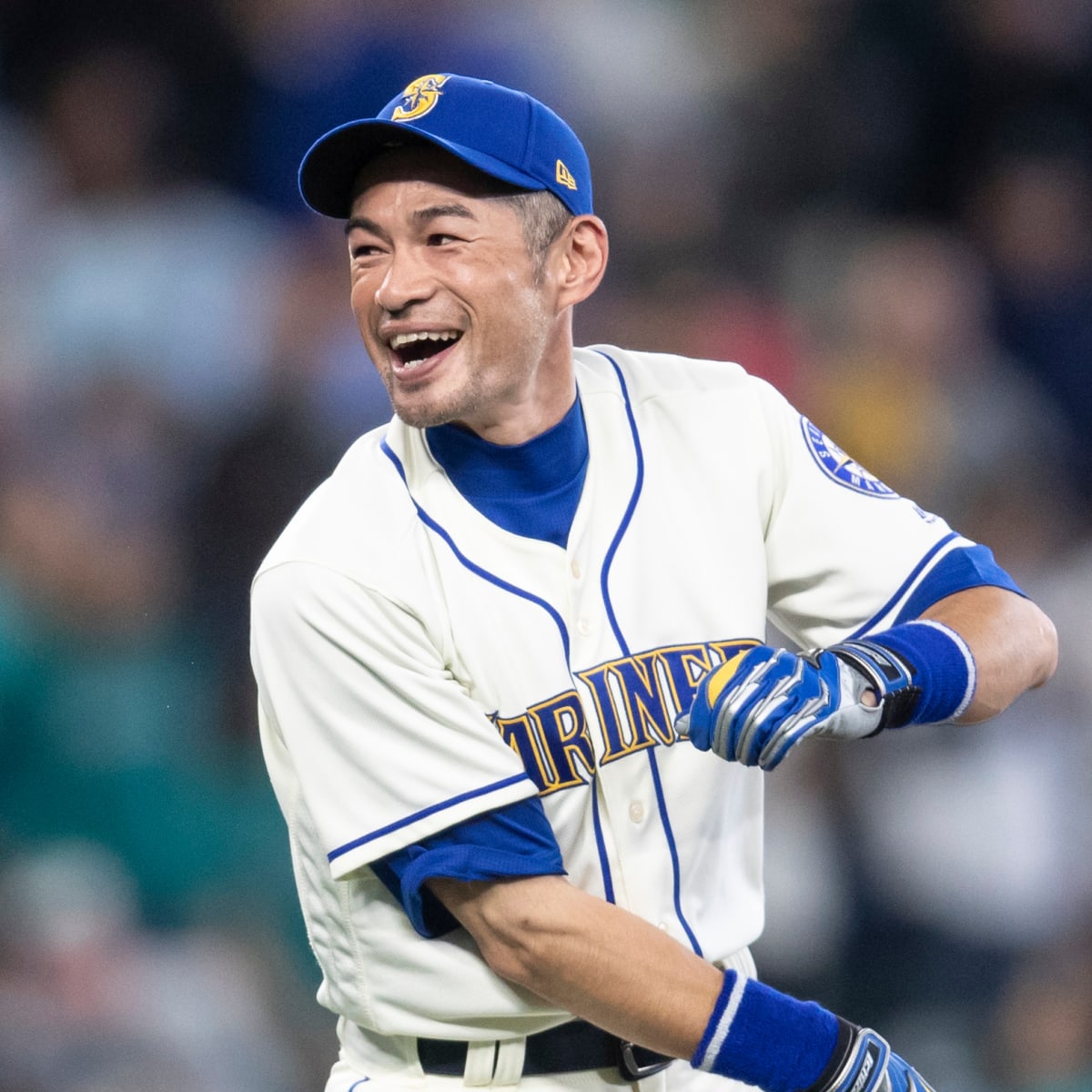 Seattle Mariners sign Ichiro Suzuki to 1-year deal 