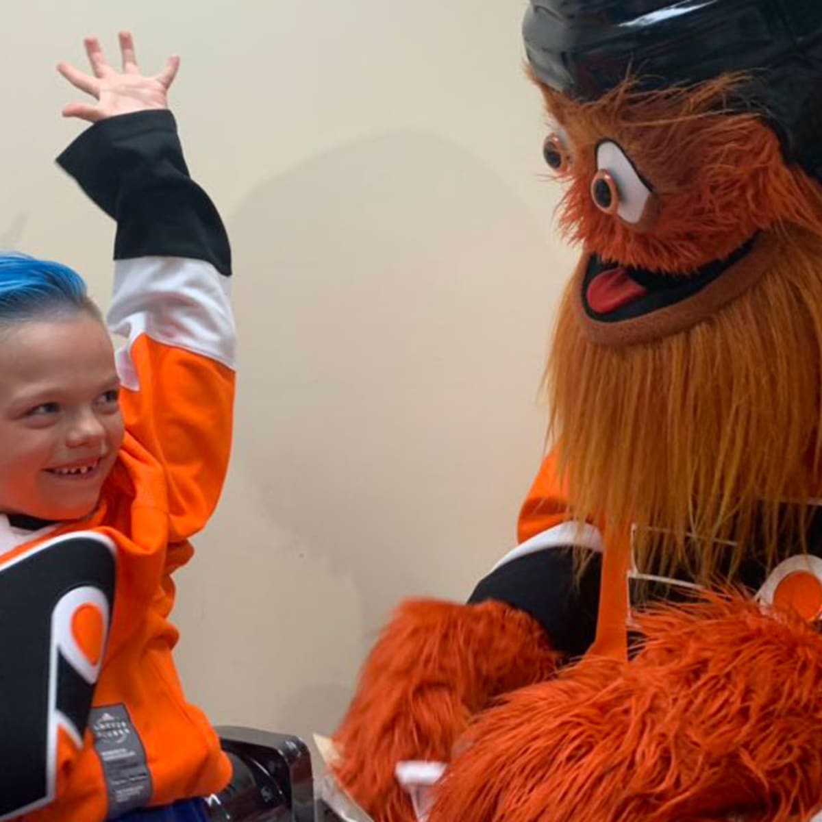 Philadelphia Flyers mascot surprises 7-year-old superfan who requested  custom Gritty-themed prosthetic