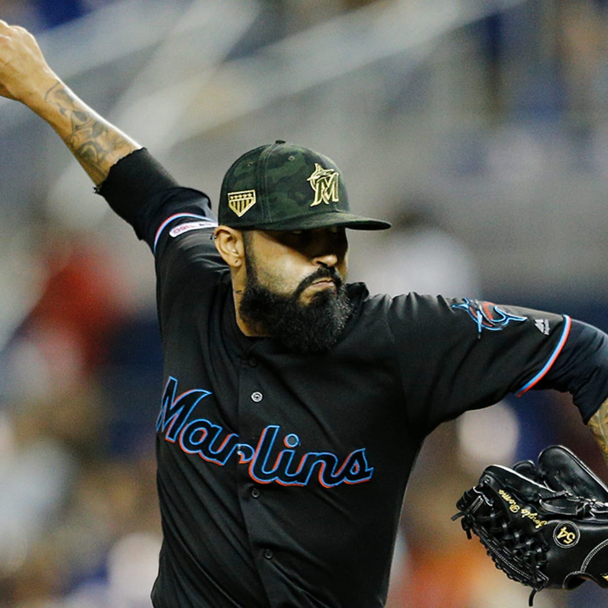 Sergio Romo trade: Twins get veteran reliever from Marlins - Sports  Illustrated