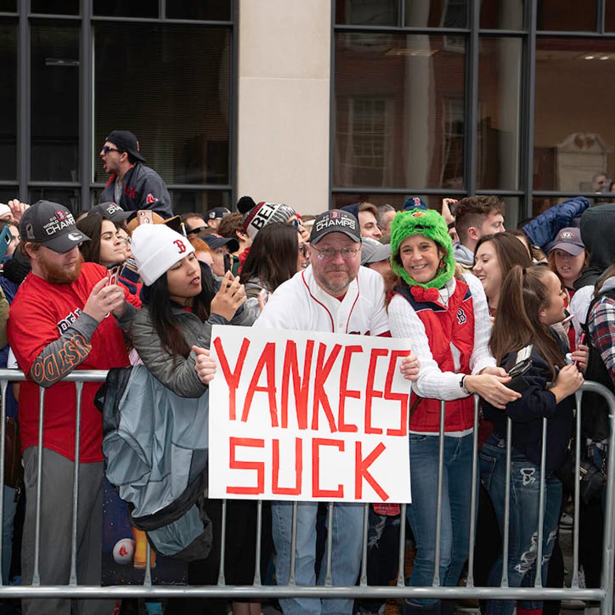 Yankees Suck! Yankees Suck!