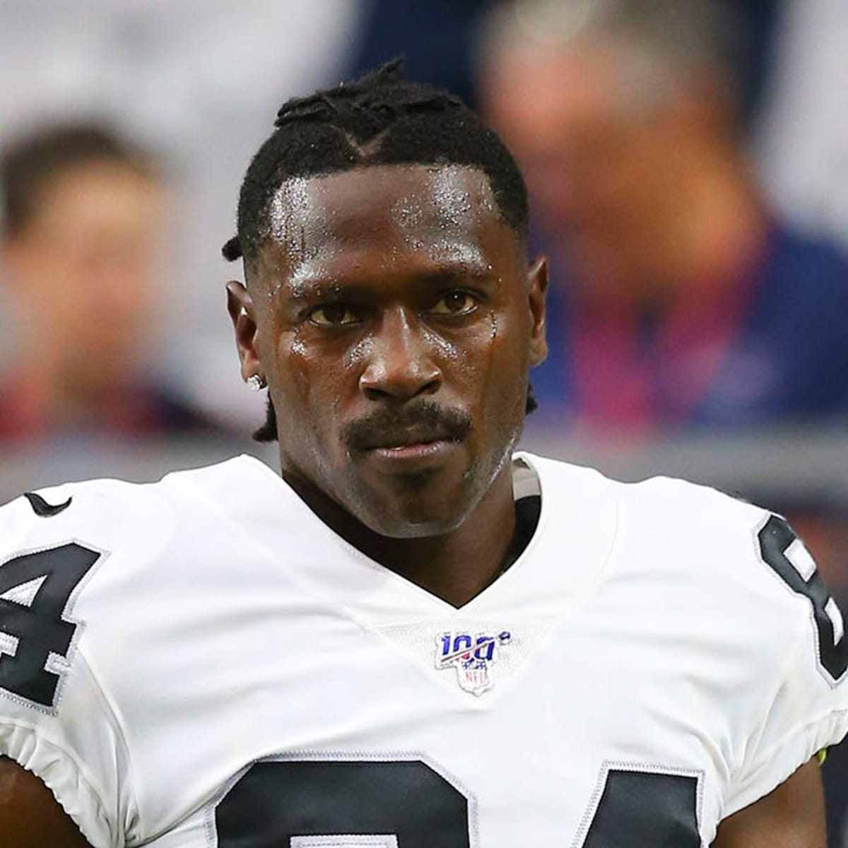 Antonio Brown ends helmet drama, picks 'Xenith Shadow' helmet for