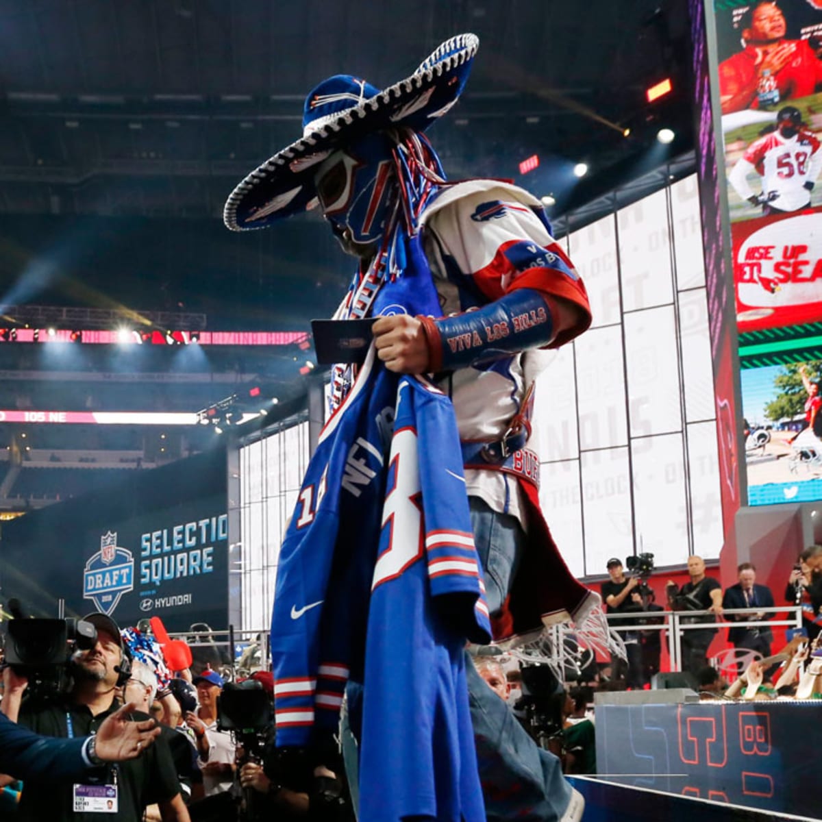 A superfan is fighting cancer, so two longtime Buffalo Bills asked