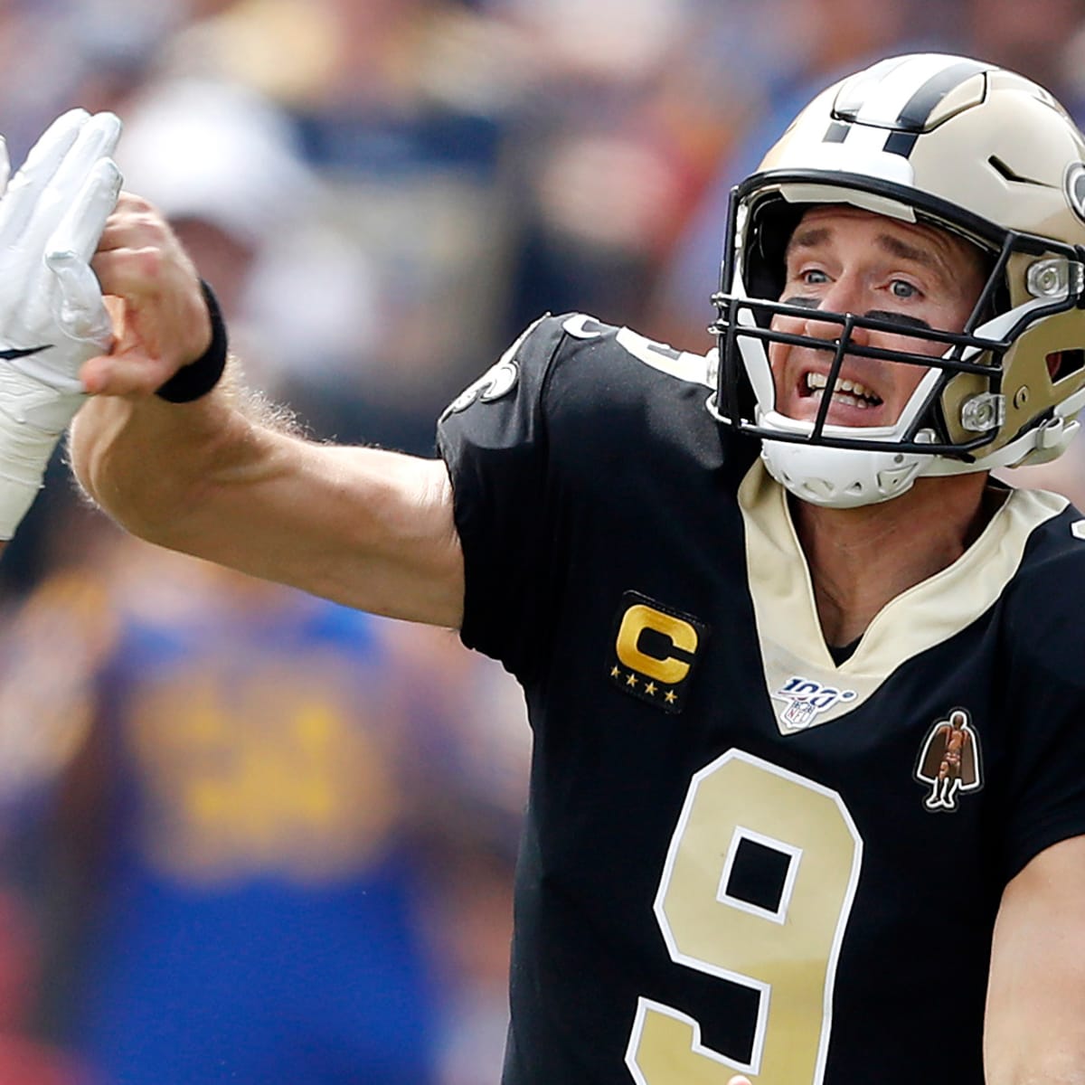 Brees injures hand as Rams beat Saints in NFC title game rematch