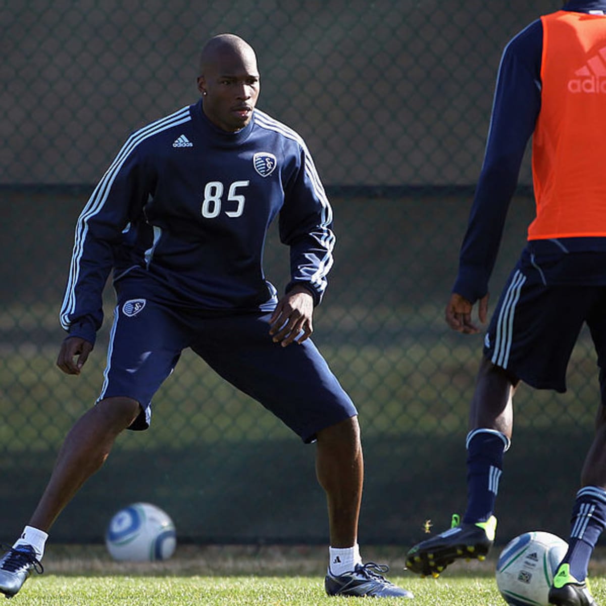 Chad Ochocinco signs with Boca Raton FC, going from football to futbol