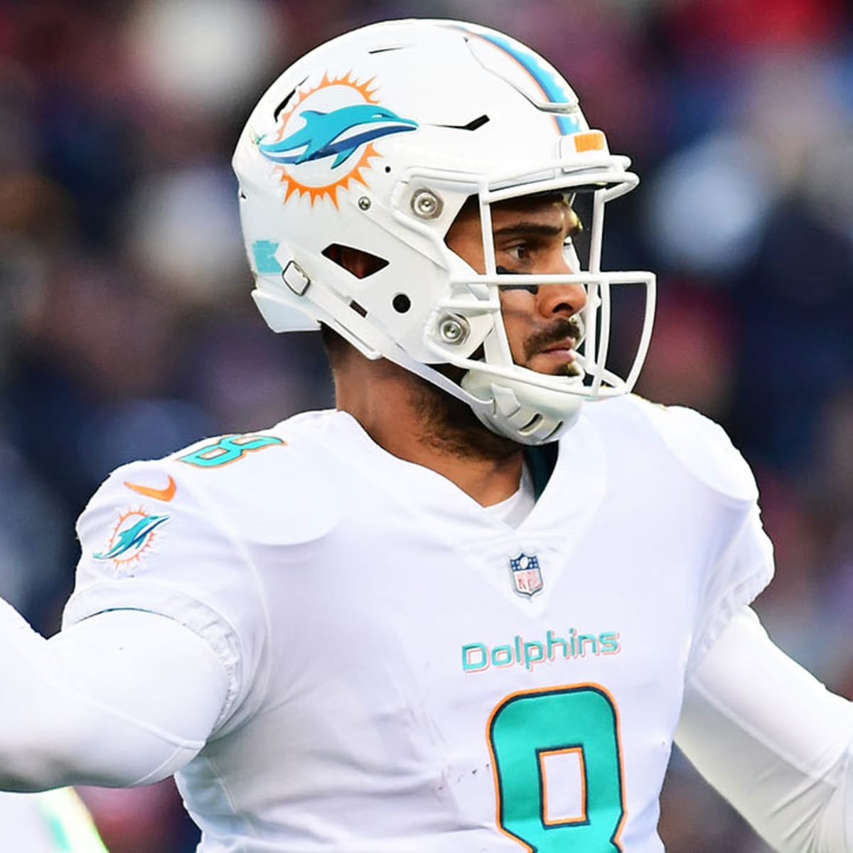 Chiefs sign QB Matt Moore after Chad Henne fractures ankle