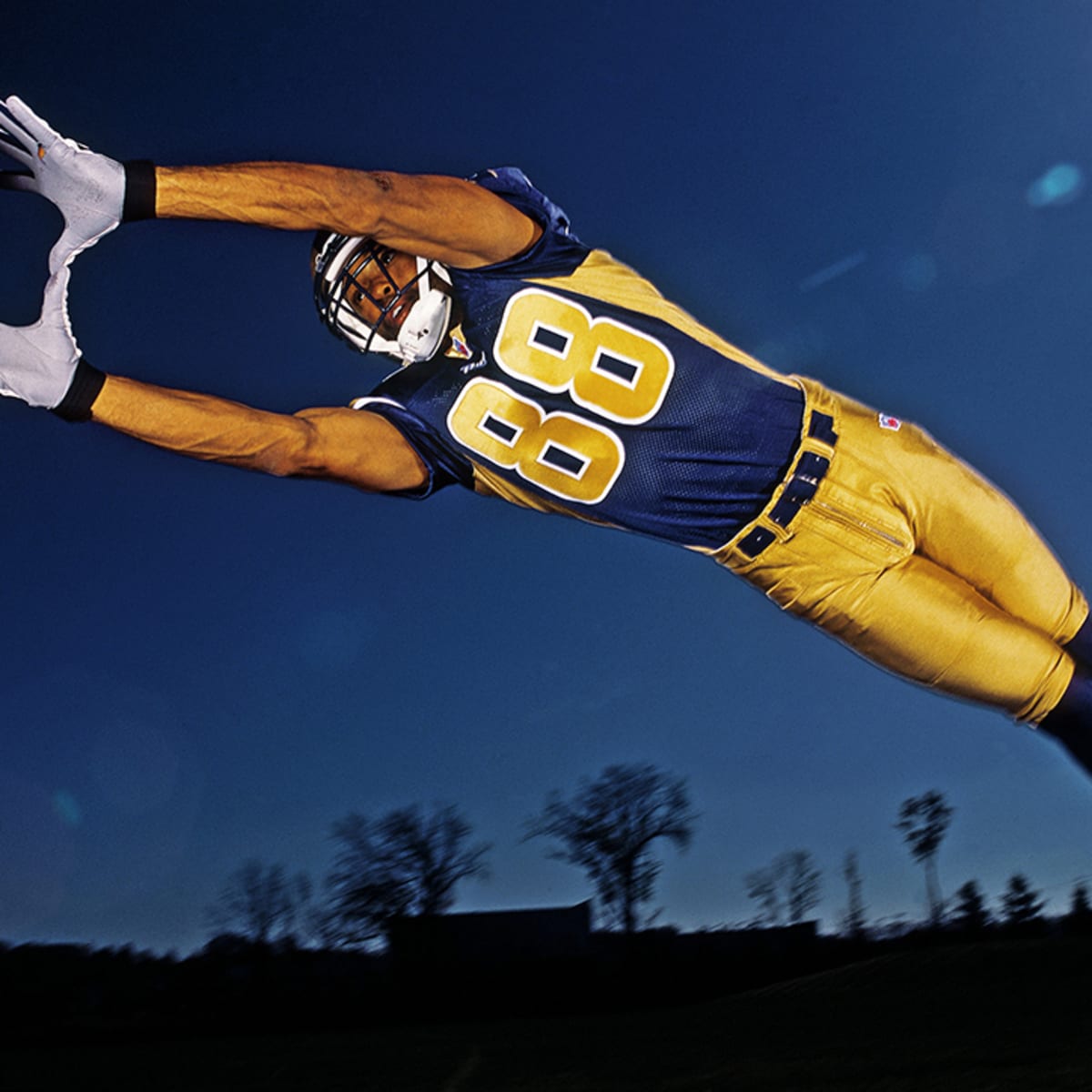 St. Louis Rams wide receiver Isaac Bruce races downfield during Super  News Photo - Getty Images