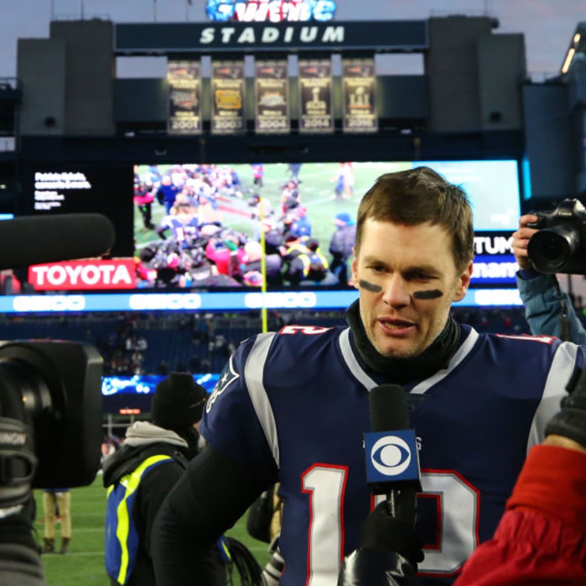 Tom Brady mocks detractors, 'Everyone thinks we suck  and can't win any  games,' following Patriots' win over Chargers 