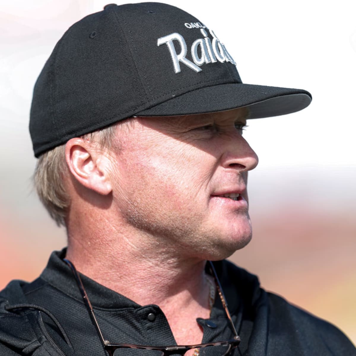 Gruden says Brown 'all-in' after practicing in certified helmet