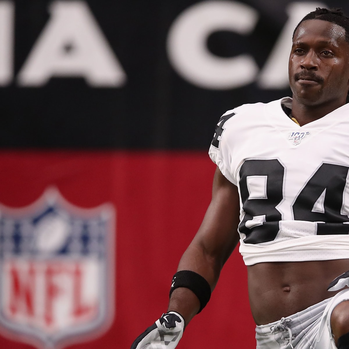 Antonio Brown returns to Raiders after absence for injured feet