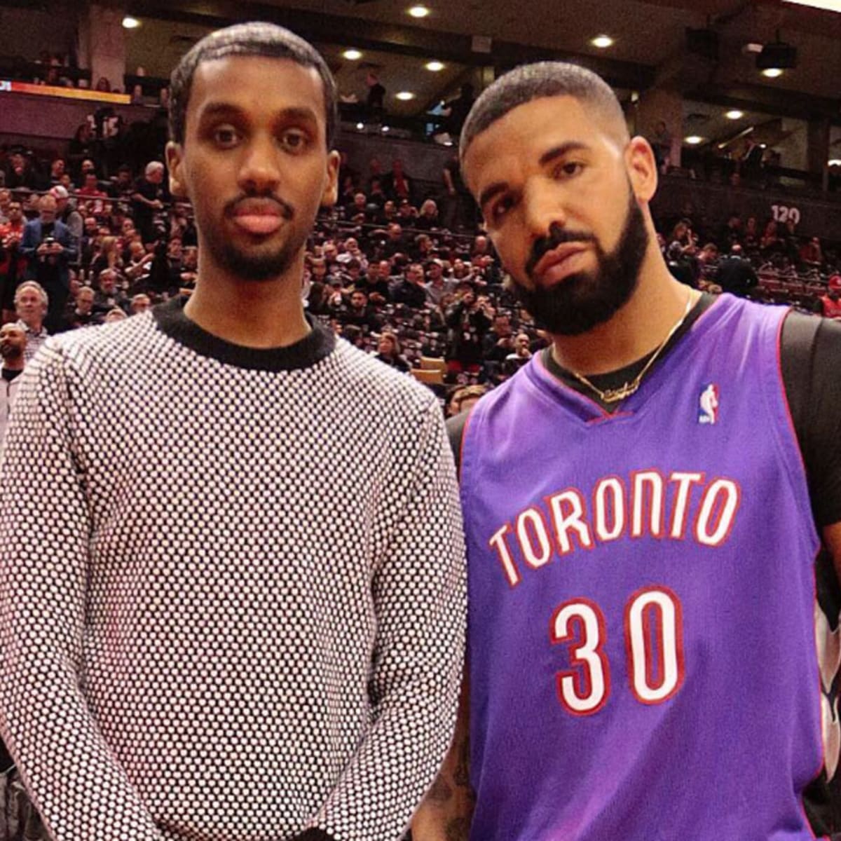 NBA Finals: Drake TROLLS Steph Curry by wearing Dell Curry Raptors