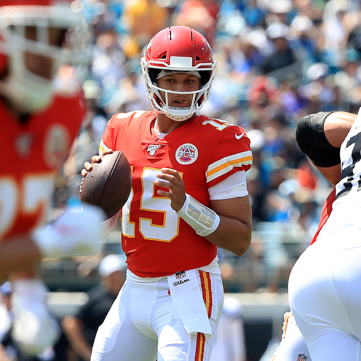 Patrick Mahomes Injury: Kansas City Chiefs QB Seen Limping vs Chicago Bears, Watch