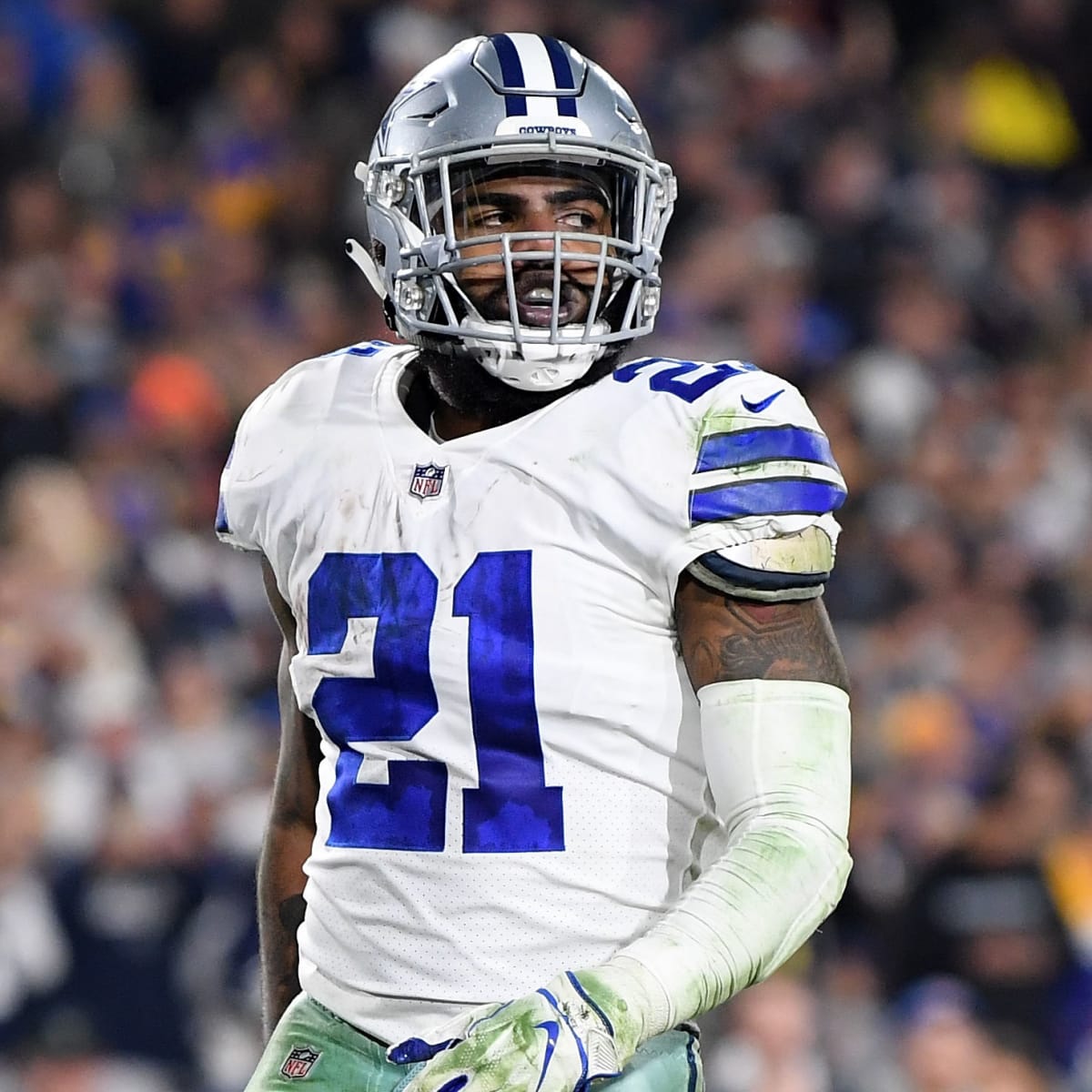 Report: Ezekiel Elliott headed to Cabo amid holdout from training