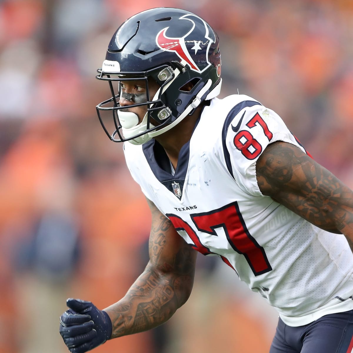 Demaryius Thomas suffers minor injuries after rollover crash in