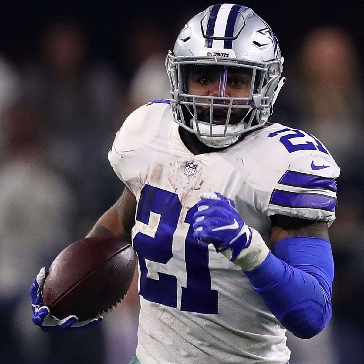 Report: Ezekiel Elliott headed to Cabo amid holdout from training