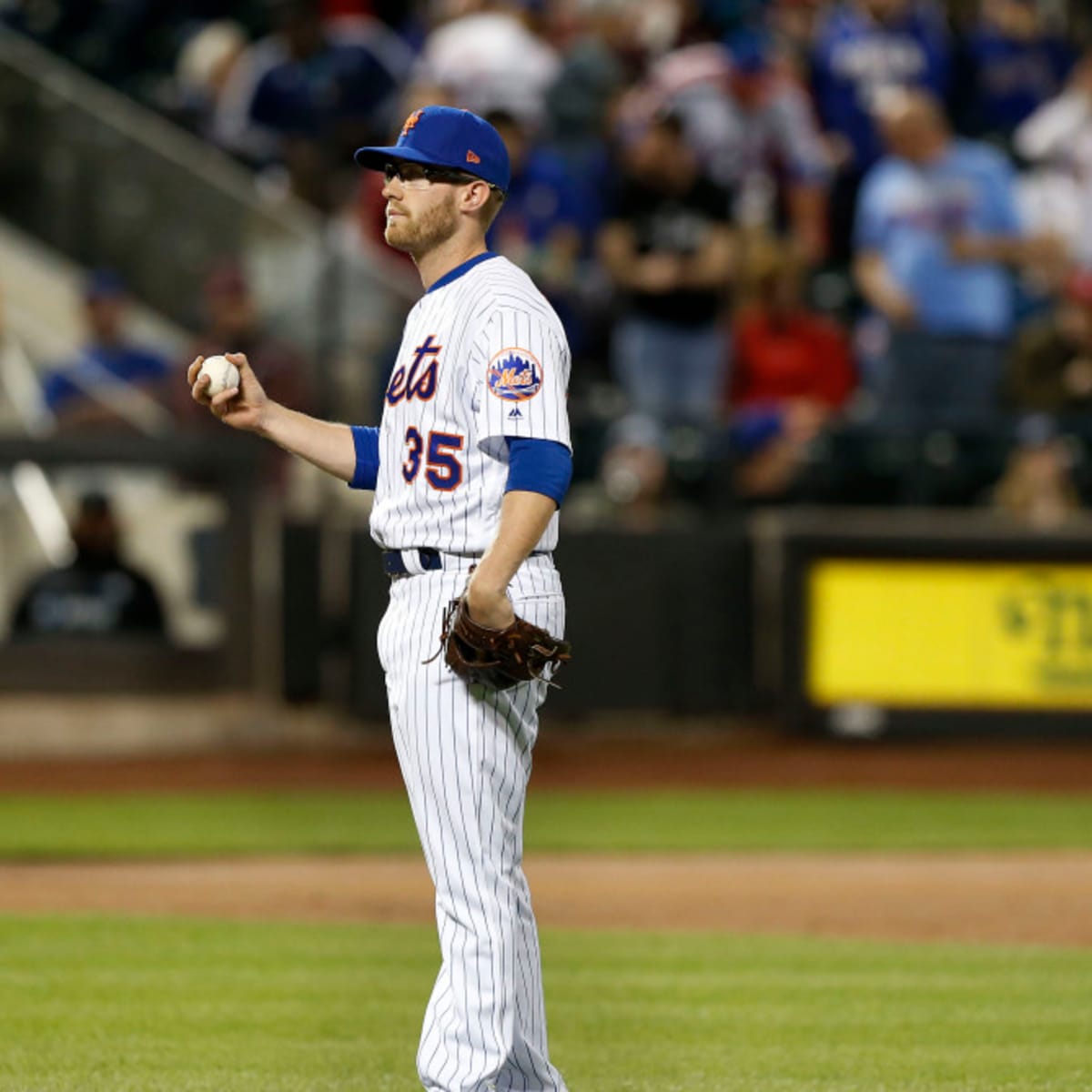 Rhys Hoskins explains gesture to bullpen on home run trot