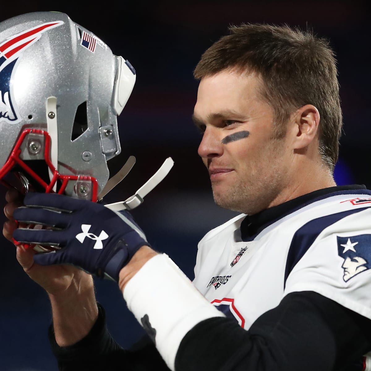 Report: Tom Brady will wear his old helmet for the foreseeable future