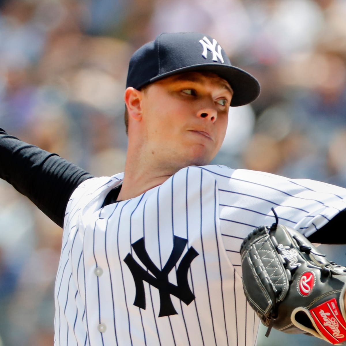 Reds trade RHP Sonny Gray, minor leaguer to Twins for pitching